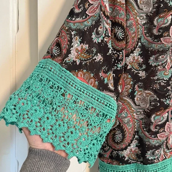 ☀️Umgee Paisley Print Semi-Sheer Blouse with Teal Crochet Detail - Picture 5 of 8
